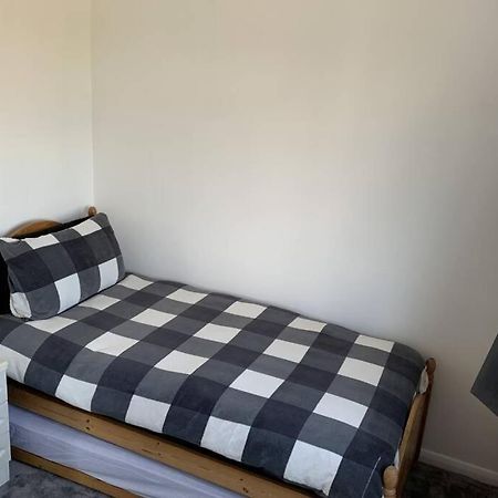 5 Bedroom House With Outdoor Space Ъпминстер Екстериор снимка
